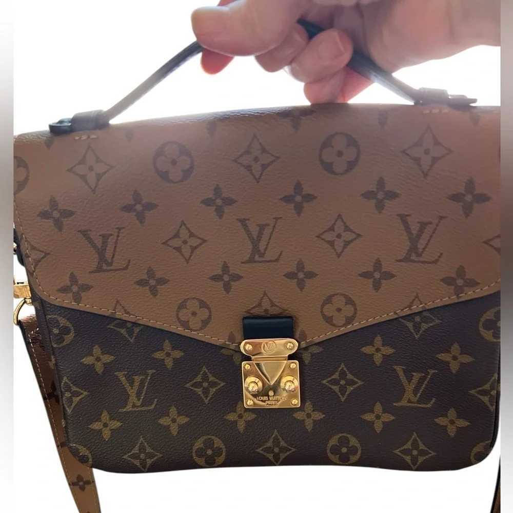 Louis Vuitton AUTHENTIC Reversible Pochette Métis